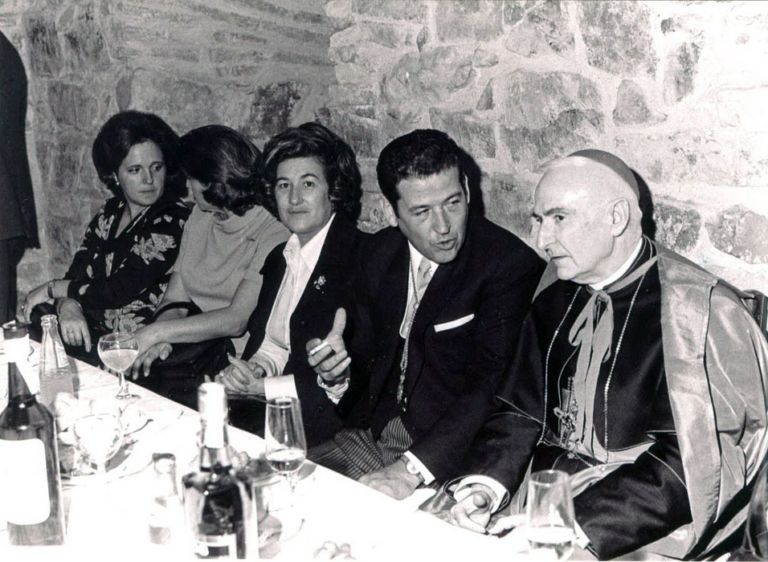 Don Manuel Llopis con Juan Bazaga en la Torre de Bujaco