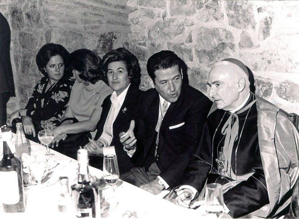 Don Manuel Llopis con Juan Bazaga en la Torre de Bujaco