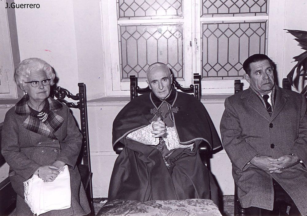 El Obispo D. Manuel Llopis en la Parroqia de Fátima