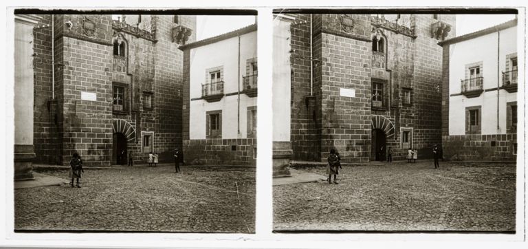 Fachada del Palacio de los Golfines de Abajo