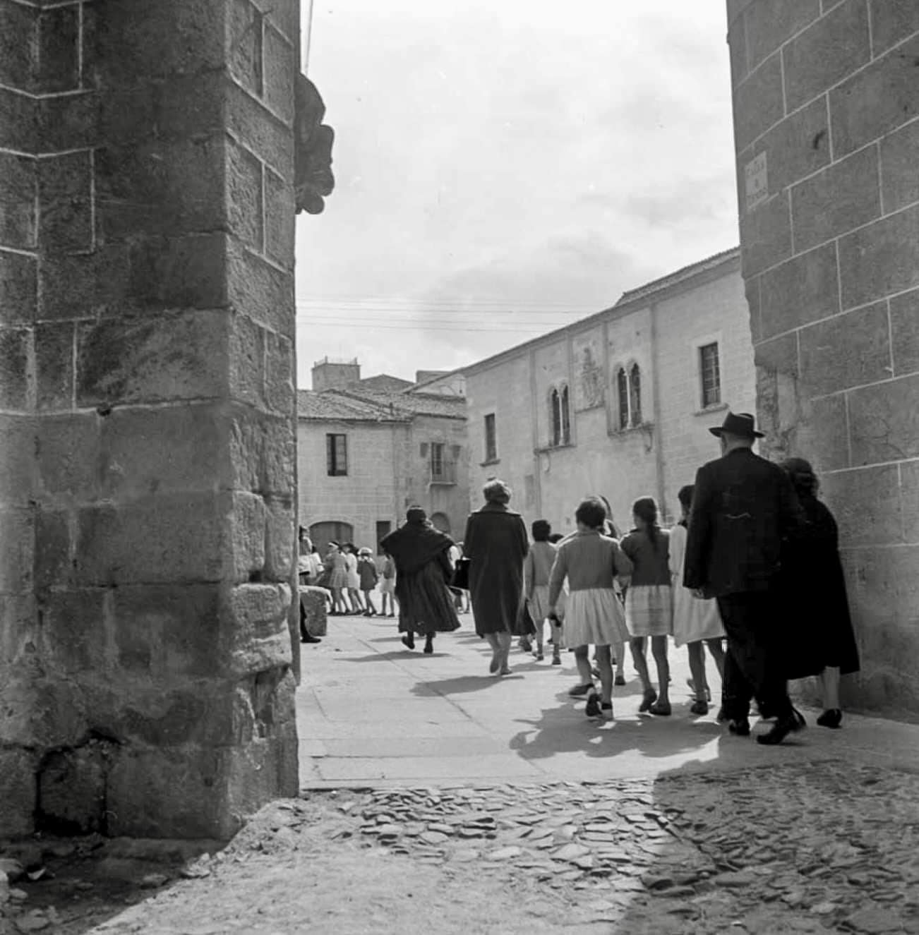 Grupo de niñas para visitar a la Virgen de la Montaña