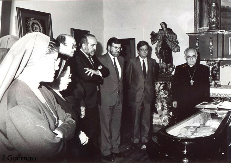 Rodríguez Ibarra velando el cadáver del Obispo Don Jesús Domínguez Gómez