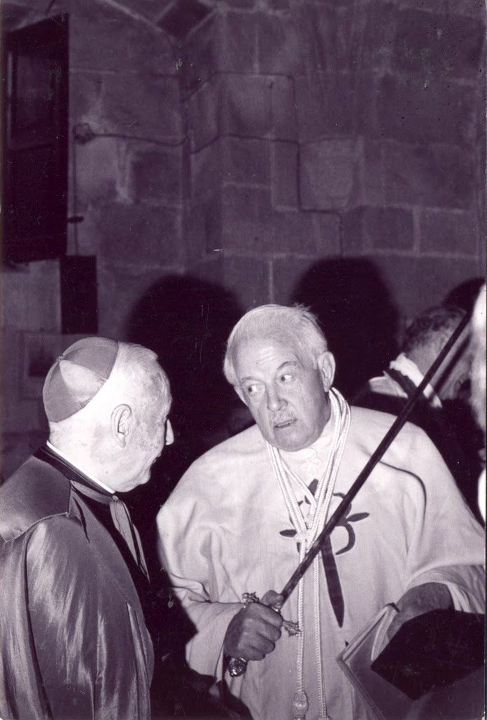 El Obispo Don Manuel Llopis Ivorra en la Sacristia de Santiago