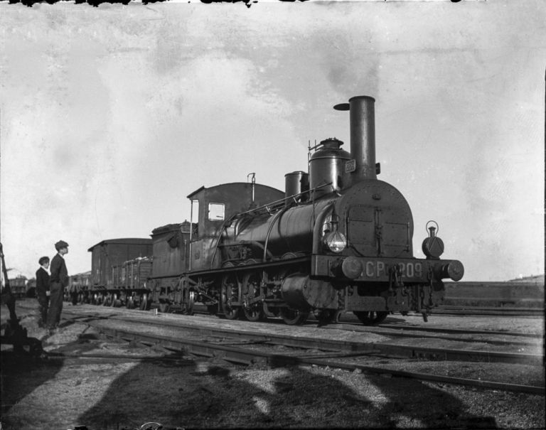Locomotora de vapor MCP 209 en la estación de Cáceres