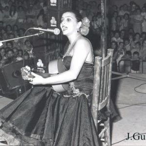 Maria del Monte en la Plaza Mayor de Cáceres
