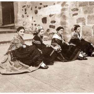 Mujeres posando para el fotógrafo
