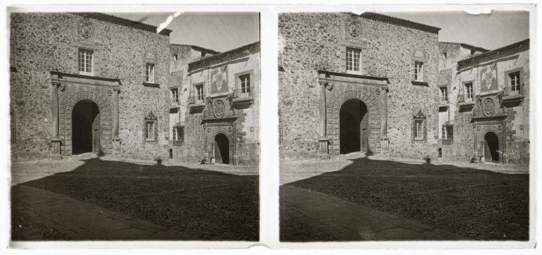 Palacio episcopal y casa de los Ovando