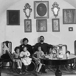 Perate con su mujer y tres de sus cuatro hijas