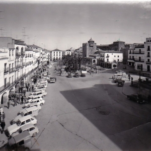 Plaza Mayor con coches