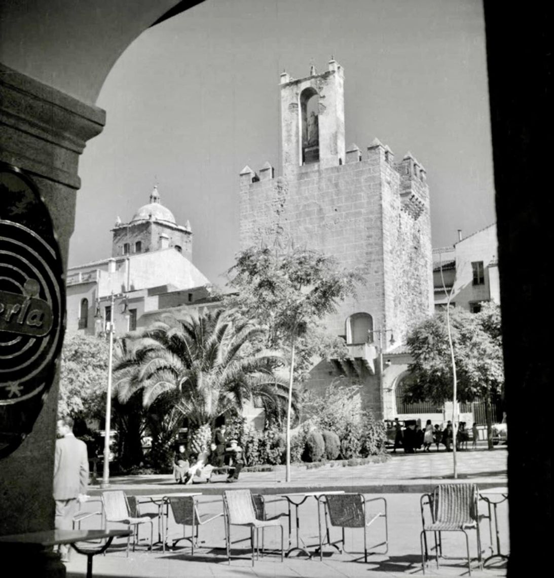 Plaza Mayor y Torre Bujaco