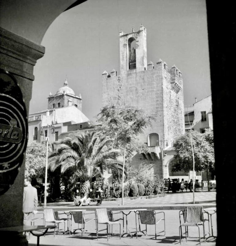 Plaza Mayor y Torre Bujaco