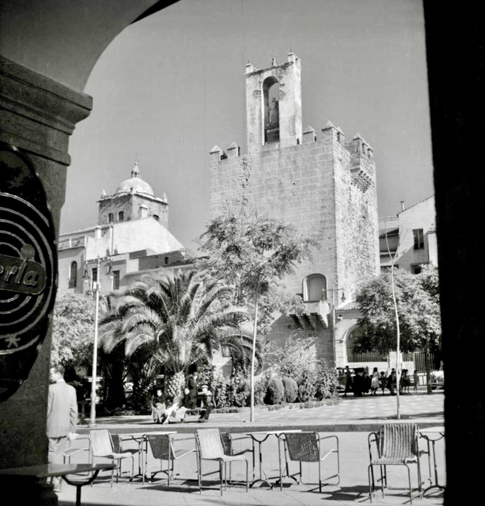 Plaza Mayor y Torre Bujaco