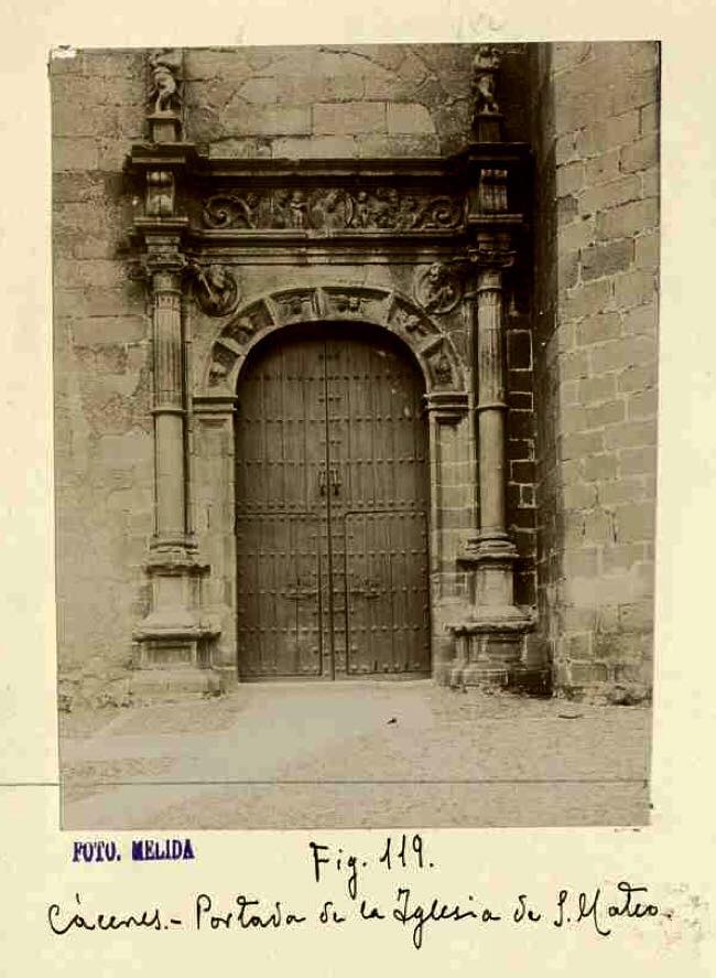 Portada de la Iglesia de San Mateo