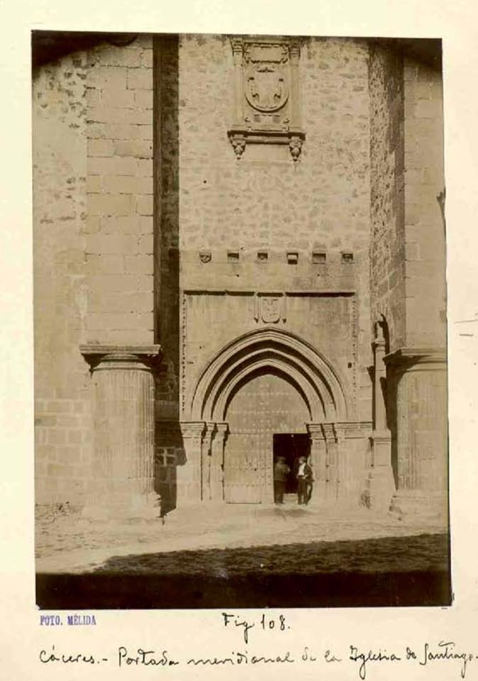 Portada de la Iglesia de Santiago