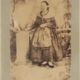 Retrato de una mujer con traje regional. Cáceres