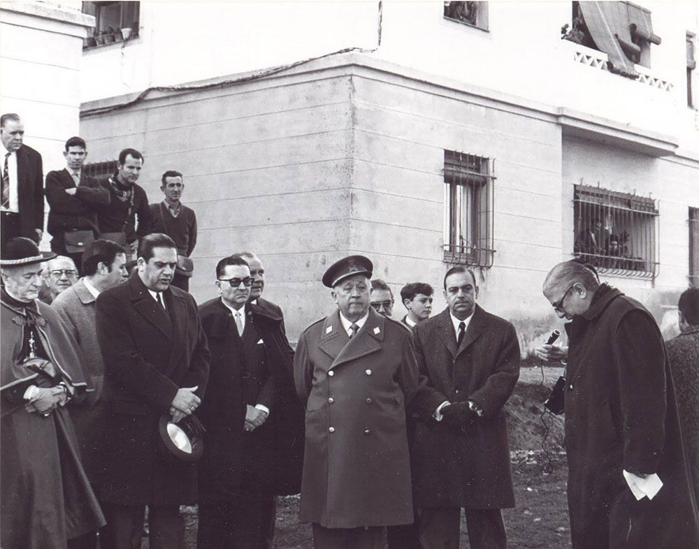 Descubrimiento de la Calle al Sargento Serrano