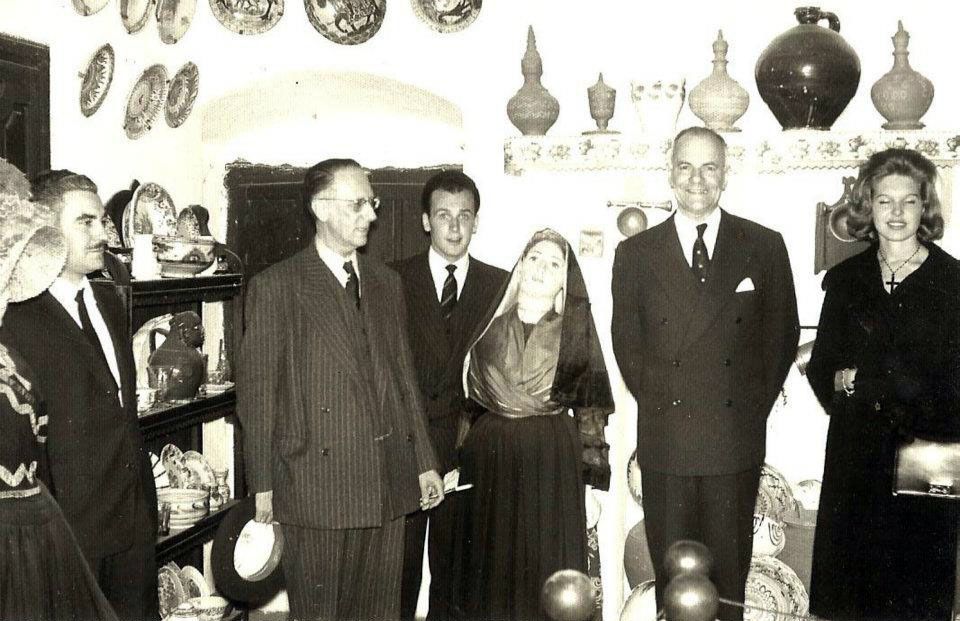 El IX conde de Canilleros con John Davis Lodge y su hija