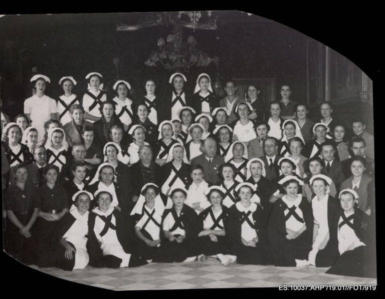 Grupo de enfermeras de la Cruz Roja de Cáceres