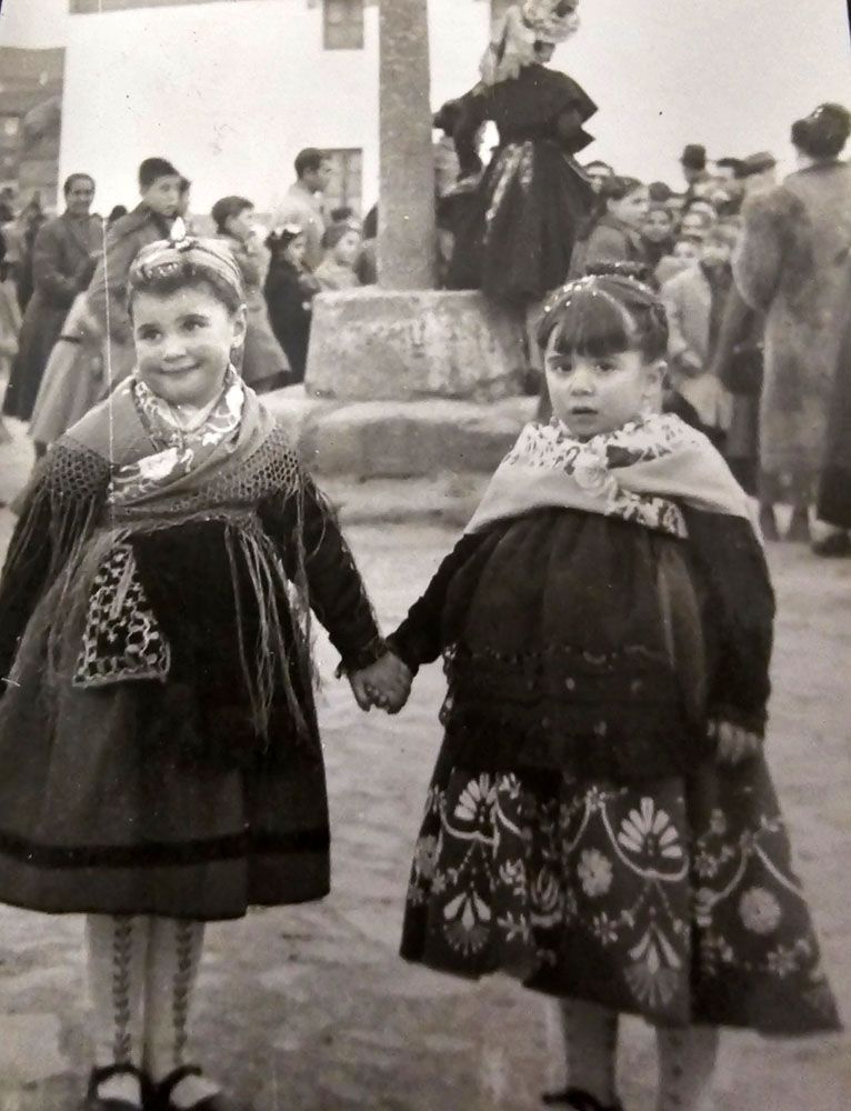 Niñas de campuza en la Romería de San Blas