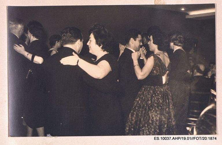 Parejas bailando