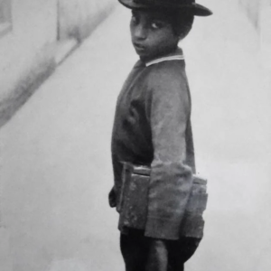 Niño limpiabotas en Cáceres