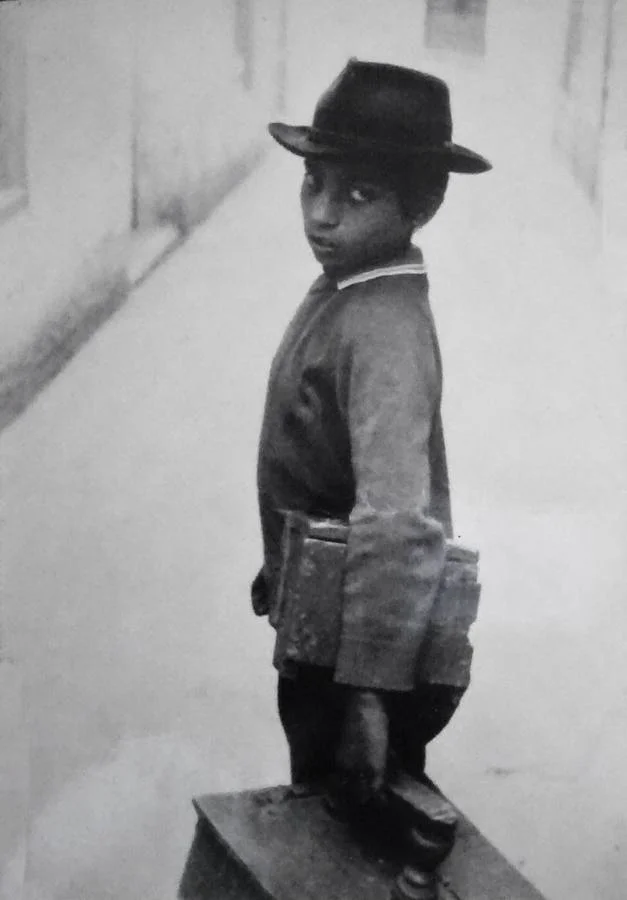 Niño limpiabotas en Cáceres