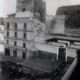 La Torre de la Yerba con el edificio que la tapaba y el mercado.