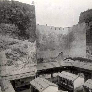Mercado antiguo junto al Ayuntamiento, empezaron las obras de demolición en 1930