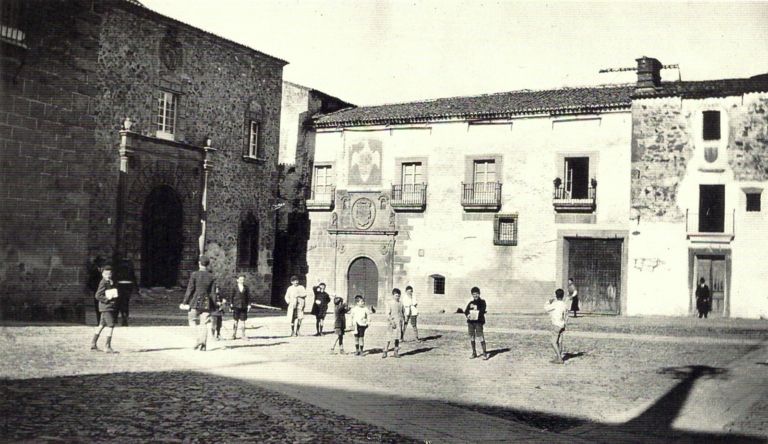 Palacio Episcopal y de Ovando