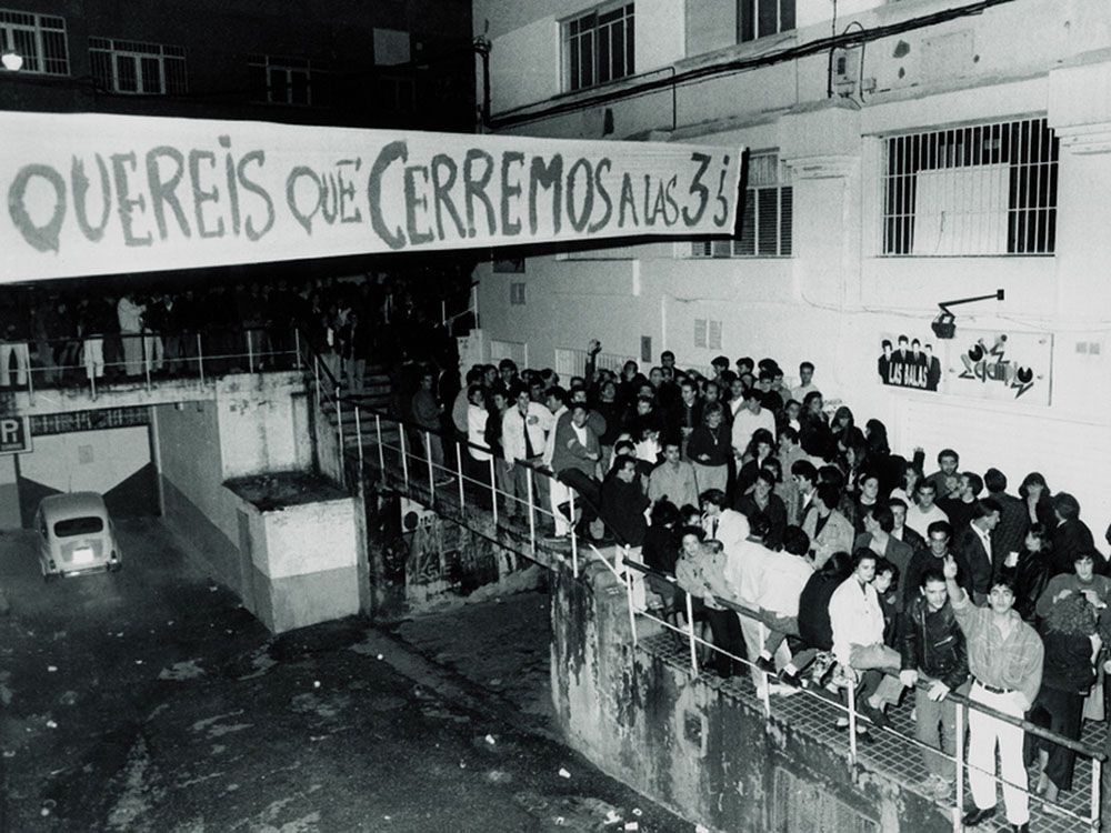 Protestas por el cierre de los bares en La Madrila