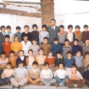 Alumnos de Licenciados Reunidos en el patio de Gómez Becerra