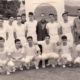 Juan Serrano Macayo con sus alumnos en la Ciudad Deportiva