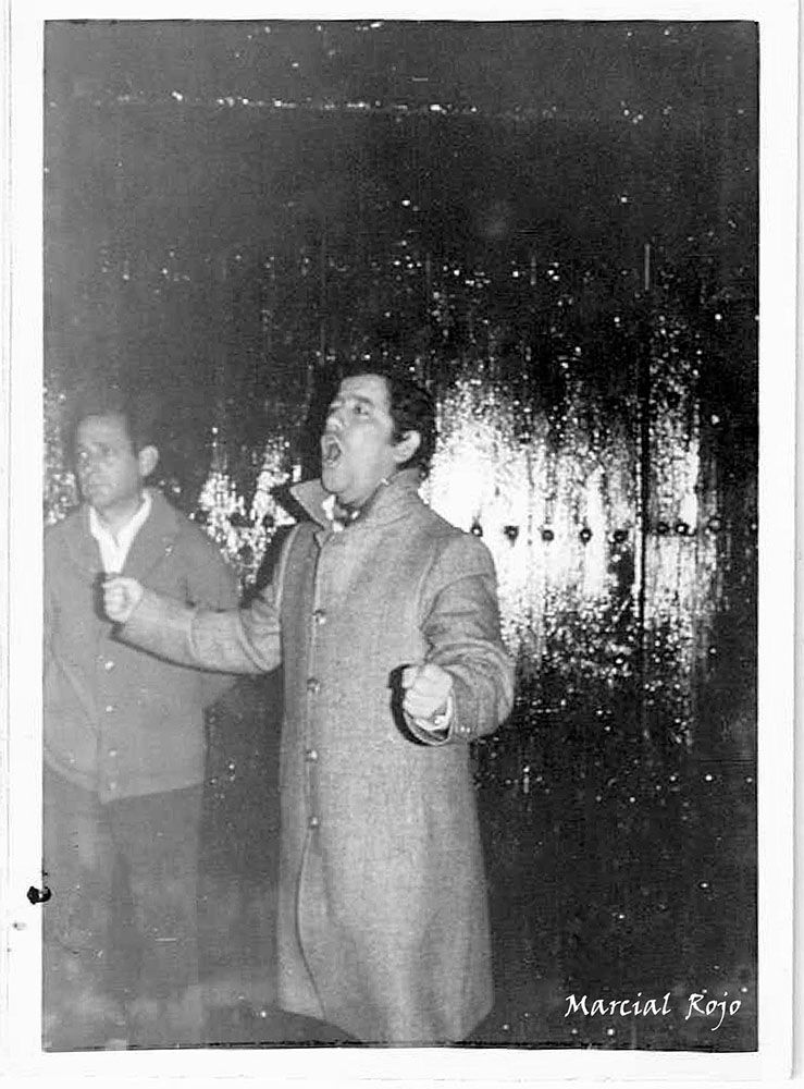 El Niño de la Ribera cantando una saeta en la madrugada