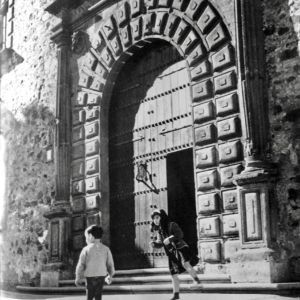 Niños jugando en la Plaza de Santa María