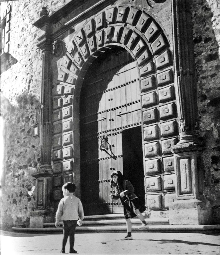 Niños jugando en la Plaza de Santa María