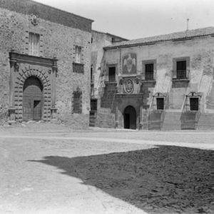 Palacios Episcopal y de Ovando