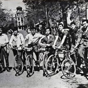 Amigos en bici por Cánovas