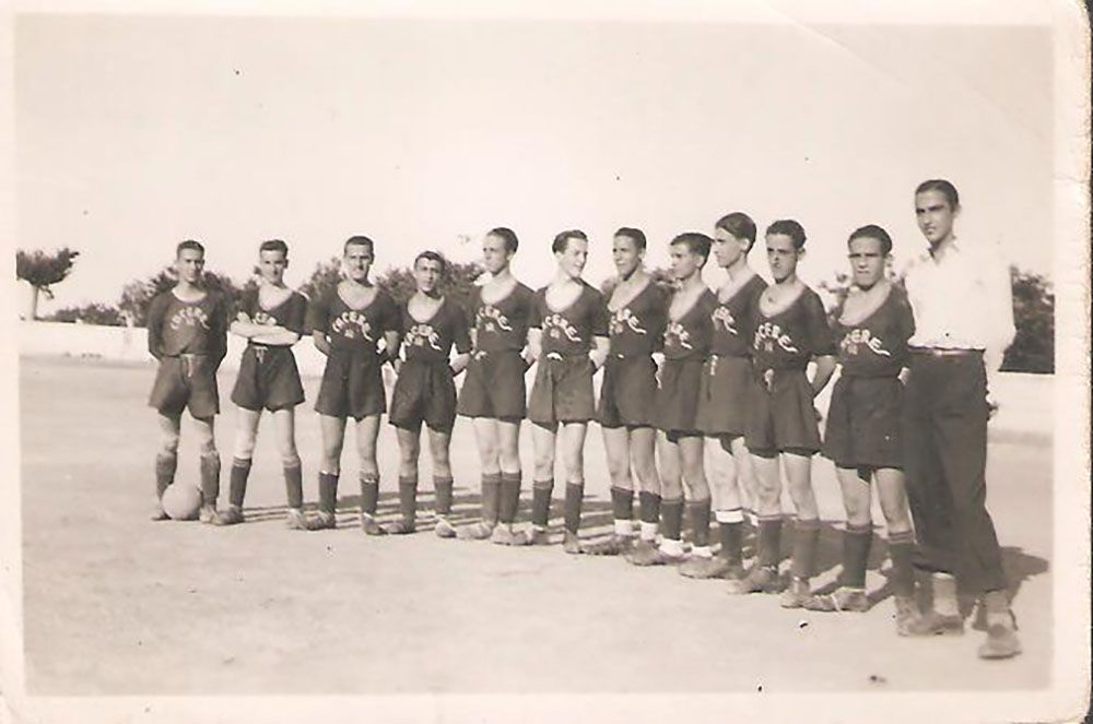 Equipo con camiseta de Cáceres