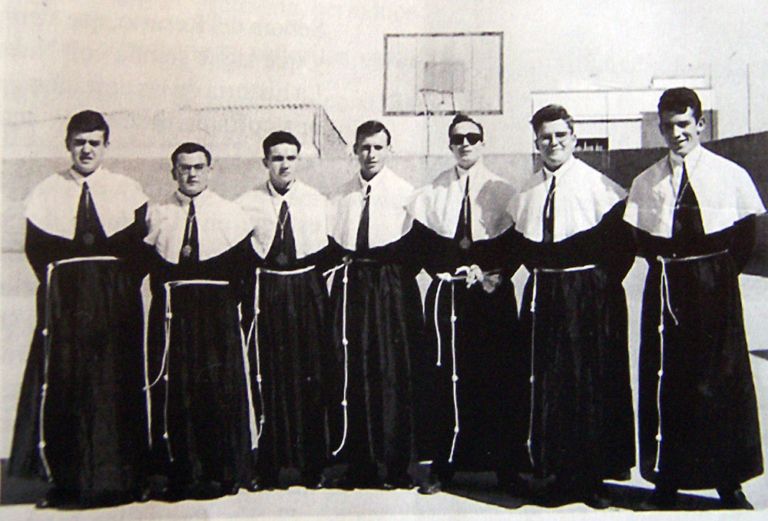 Hermanos de la Hermandad de los Estudiantes