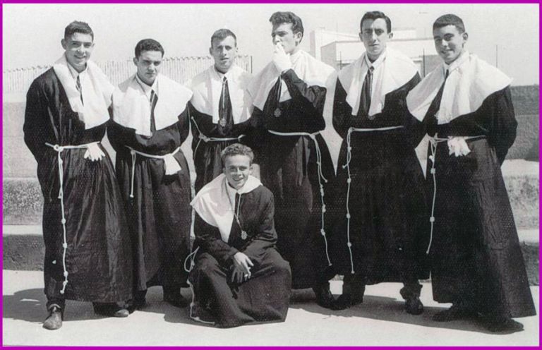 Hermanos de la Hermandad de los Estudiantes