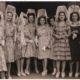 Grupo de mujeres con mantilla
