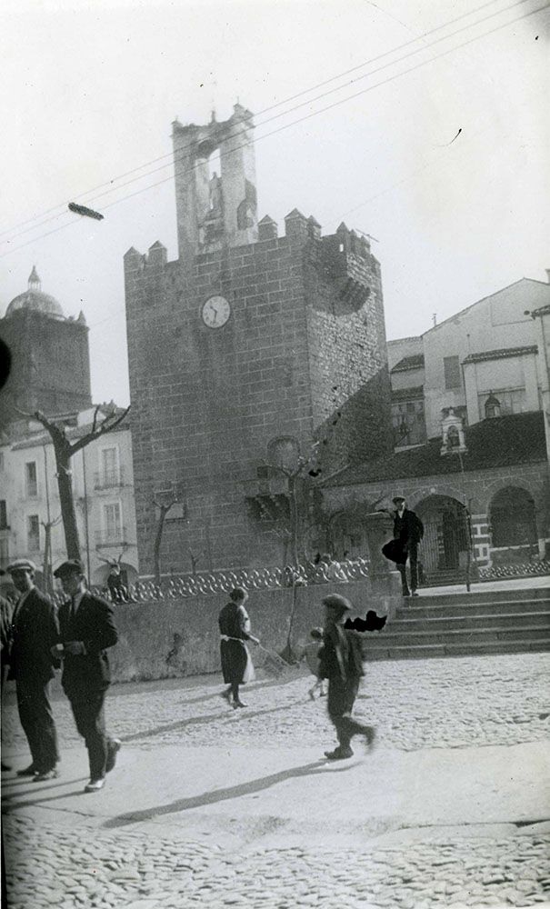 Plaza Mayor, Torre de Bujaco y Ermita de la Paz