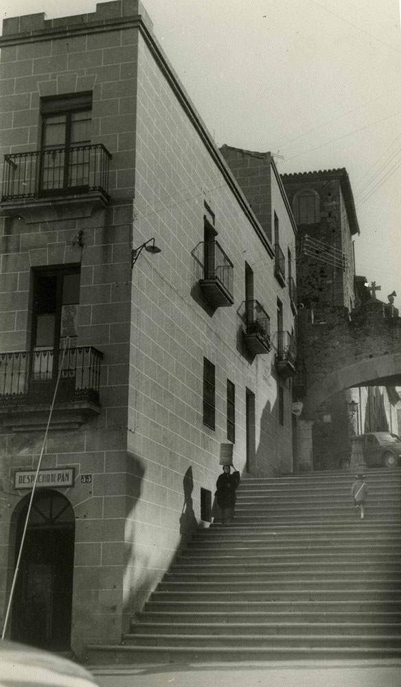 II-128 Derribo del edificio junto a la ermita de la Paz y construcción de la escalinata hacia el Arco de la Estrella 1965