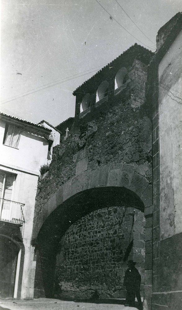 II-131 Derribo del edificio junto a la ermita de la Paz y construcción de la escalinata hacia el Arco de la Estrella 1965