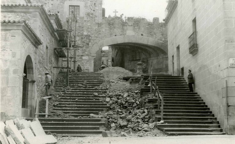 Derribo del edificio junto a la ermita de la Paz
