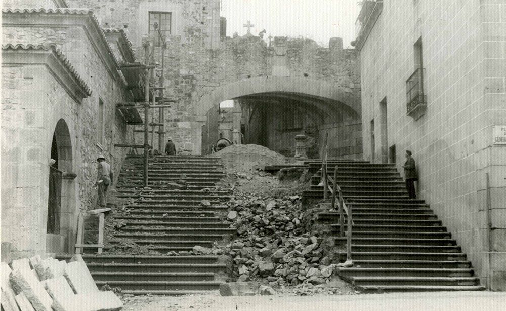 Derribo del edificio junto a la ermita de la Paz