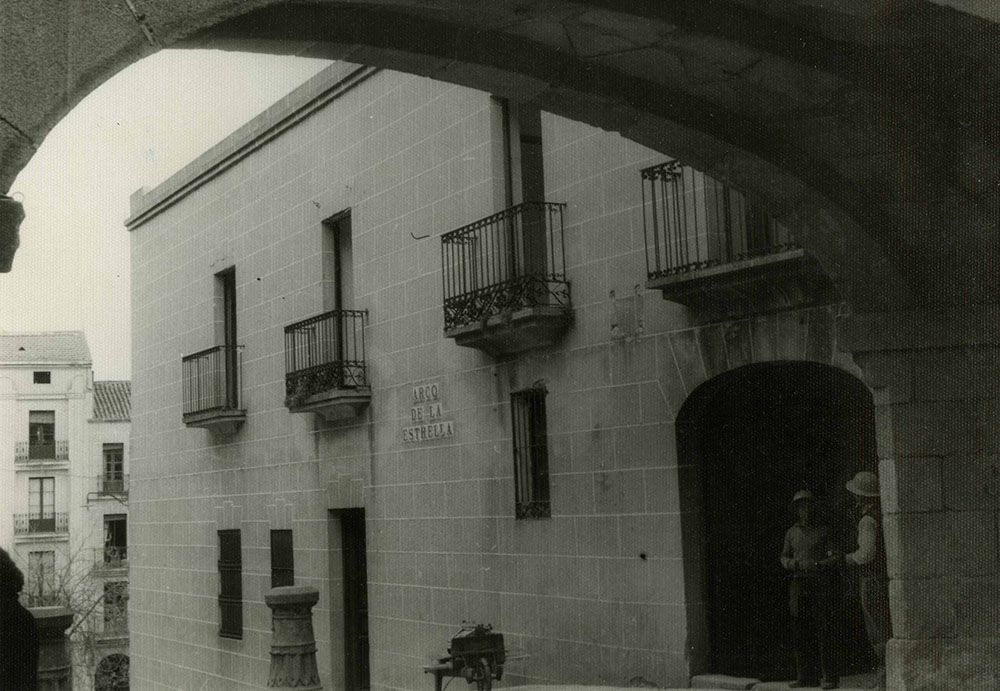 II-133 Derribo del edificio junto a la ermita de la Paz y construcción de la escalinata hacia el Arco de la Estrella 1965