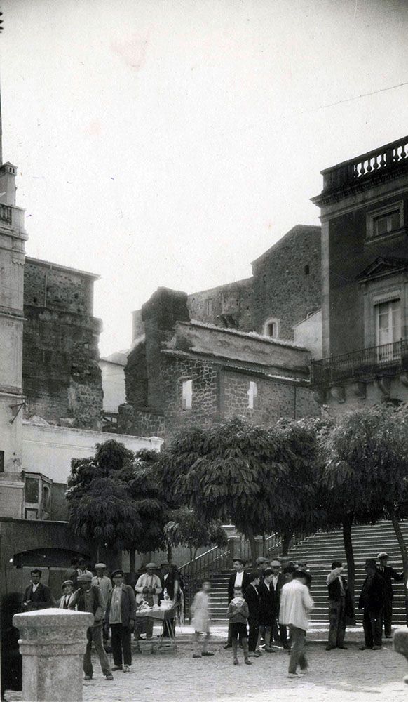 La muralla de la plaza antes de construir el mercado