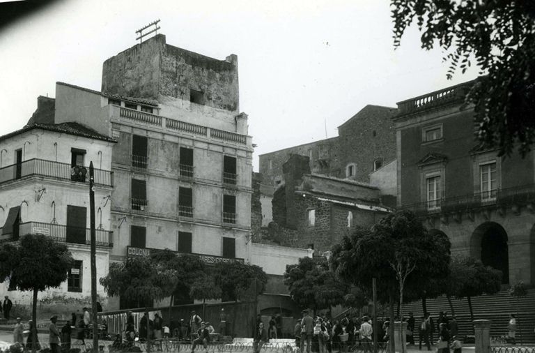 Plaza Mayor y antiguo mercado de abastos