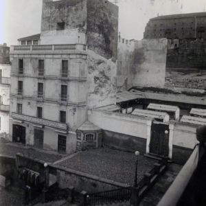 Mercado antiguo junto al Ayuntamiento, empezaron las obras de demolición en 1930
